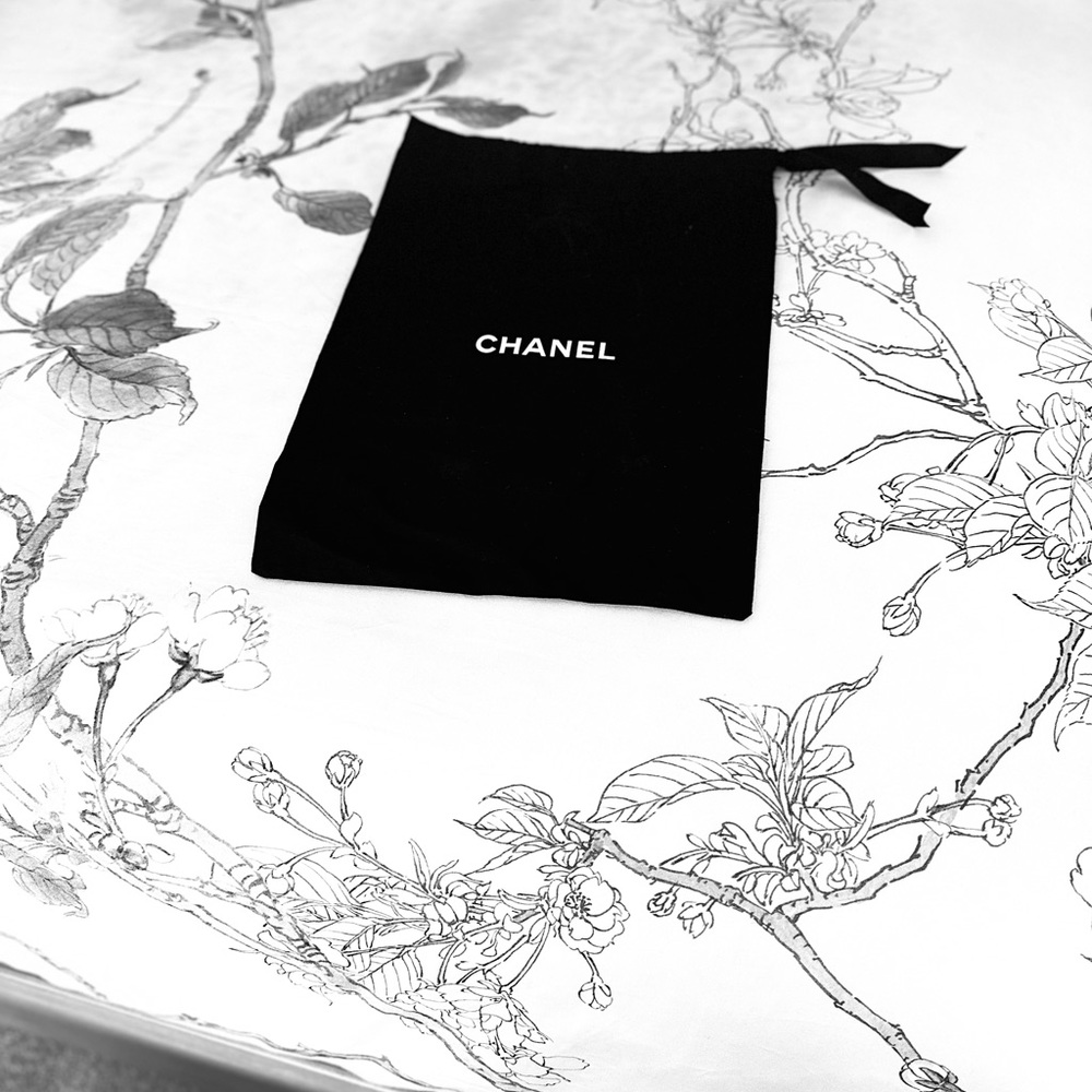Chanel Dust Bag kept in pet & smoke free home. - Picture 4 of 4